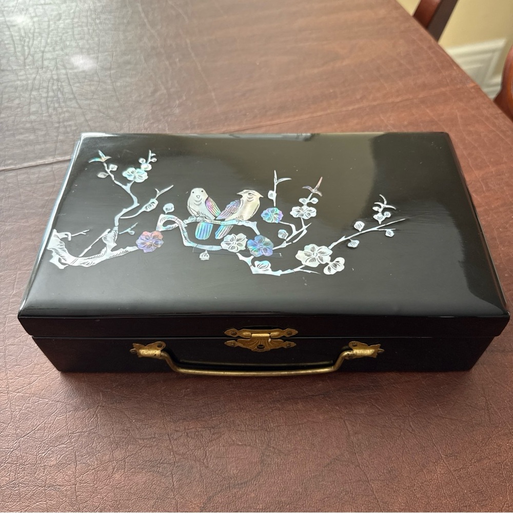 Black Lacquered Mother Of Pearl Abalone Hinged Jewelry Box w/ Red Velvet; Birds